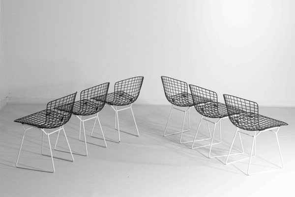 Vintage Black and White Bertoia Chairs by Harry Bertoia for Knoll International 1970s Set of 7 for sale at Pamono