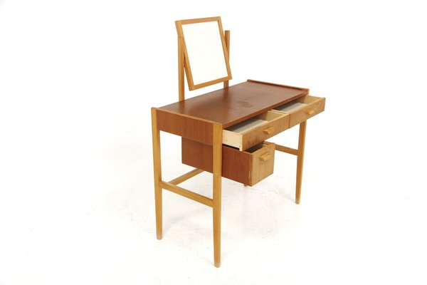Scandinavian Dressing Table in Teak and Oak, Sweden, 1960s Scandinavian Dressing Table in Teak and Oak, Sweden, 1960s