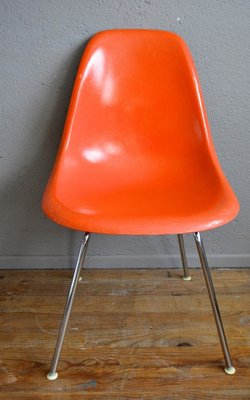 Dsx Fibergl Chairs By Charles Ray Eames For Herman Miller Dsx Fibergl Chairs By Charles Ray Eames For Herman Miller 1950s Set Of