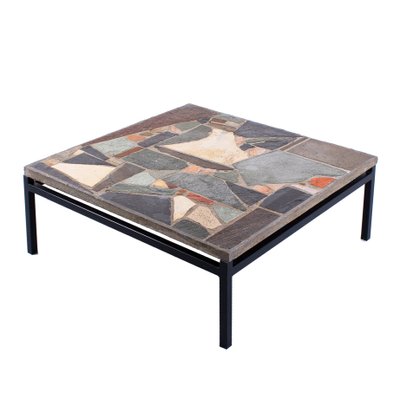 Brutalistischer Schiefer Mosaik Couchtisch im Stil von Paul Kingma, 1960er bei Pamono kaufen