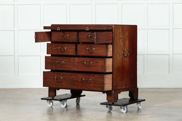 Mahogany Bachelor's Chest Mahogany Bachelor's Chest