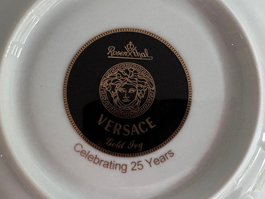 Goldene Efeu Teetasse mit Untertasse von Versace fr Rosenthal, 2er Set bei  Pamono kaufen