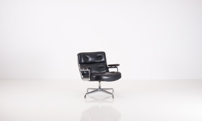 es 108 lobby chair by ray charles eames for hermann miller 1969