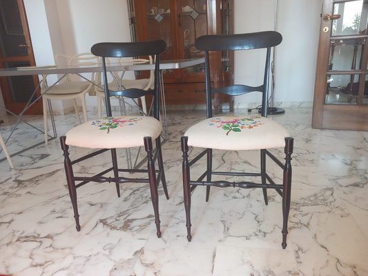 Sedie Chiavarina Campanino con sedili ricamati a mano di Fratelli