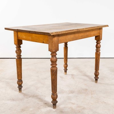 French Table フランスの古いテーブル Vintage French Fruitwood Compact Dining Table, 1940s for sale at