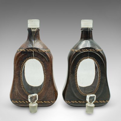 Englische Spirituosenflaschen aus Leder & Glas, 1890er, 4 . Set bei Pamono kaufen