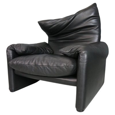 Maralunga Black Leather Lounge Chair by Vico Magistretti for Cassina 1980s for sale at Pamono