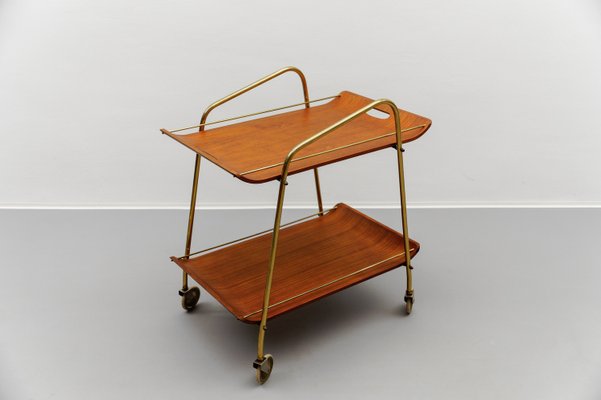 Mid-Century Modern Servierwagen aus Teak & Messing mit abnehmbarem Tablett, 1950er bei Pamono kaufen