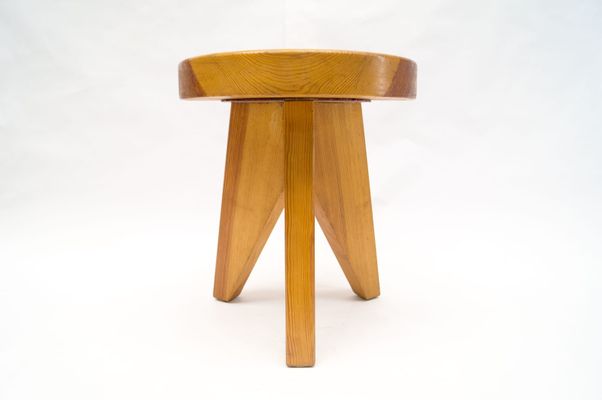 Französischer Dreibein Hocker Aus Holz 1960er Bei Pamono Kaufen Französischer Dreibein Hocker Aus Holz 1960er 1