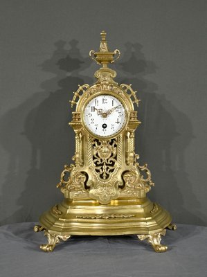 Reloj de repisa vintage estilo Luis XVI de bronce, años 50 en