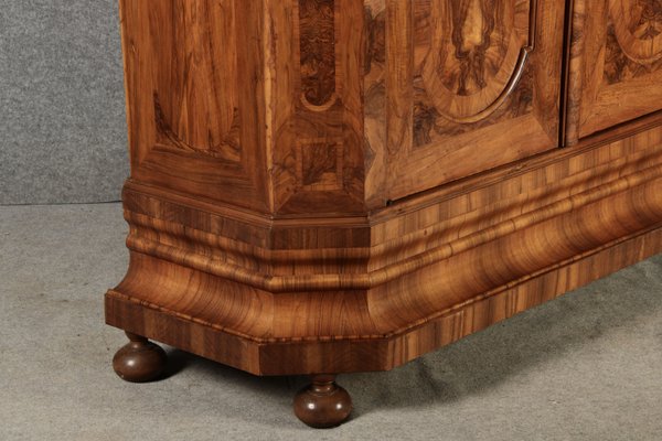 18th Century Baroque Walnut Wood Cabinet, 1740s for sale at Pamono