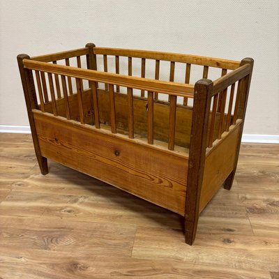 Jouet Ancien – Meuble Lit Bébé En Bois, Marque Ramoneur, Style Bécassine, 1900