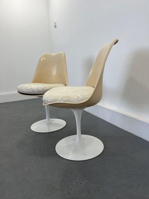 Tulip Chairs by Eero Saarinen for Knoll International 1970s Set of 4 for sale at Pamono