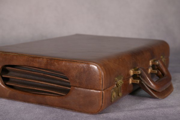 Un porte documents en cuir véritable pour un style élégant et rétro