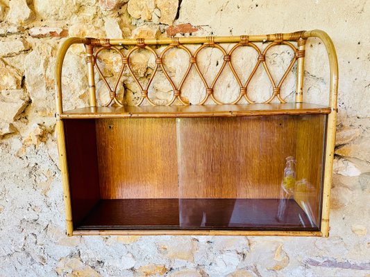 Vintage Wandregal aus Rattan & Bambus mit Glastren, 1960er bei Pamono  kaufen