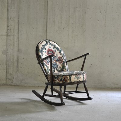 Windsor 470 Rocking Chair in Elm and Beech by Lucian Ercolani for Ercol England 1964 for sale at Pamono