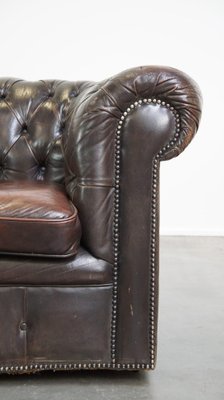 Divano Chesterfield A 3 Posti In Pelle Artificiale Marrone VidaXL - Struttura In Legno, Imbottitura Spessa, Design Classico Con Borchie
