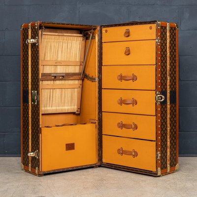 Louis Vuitton ケース Wardrobe Trunks Early 20th Century Louis Vuitton Monogram Wardrobe Trunk