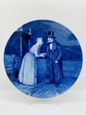 Porzellan Wandteller von Älteres Paar im Wohnzimmer von Royal Delft, 1912