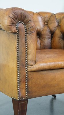Poltrona Chesterfield antica in pelle di pecora in vendita su Pamono