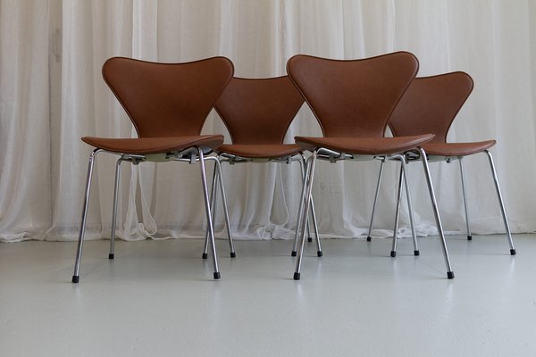 Serie 7 Stühle von Arne Jacobsen für Fritz Hansen, 2000er, 4er Set bei Pamono kaufen