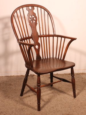 18th Century Windsor Armchair in Chestnut and Yew Wood