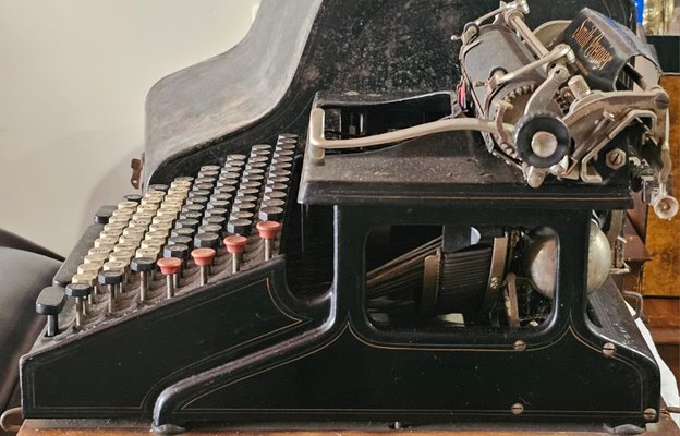 Typewriter No.10 with Original Working Metal Cover and Wooden Base