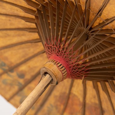 Handbemalter Bambus Regenschirm, 1950er bei Pamono kaufen