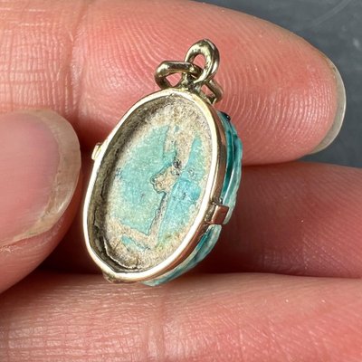 Pendentif Ancien En Or 18k - Serti Clos Avec Scarabée, Style Antique Circa 1890 - Collier Mi-long Occasion