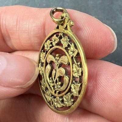 French Forever Love Mistletoe Efeu 18 Karat Gelbgold Anhnger, 1890er