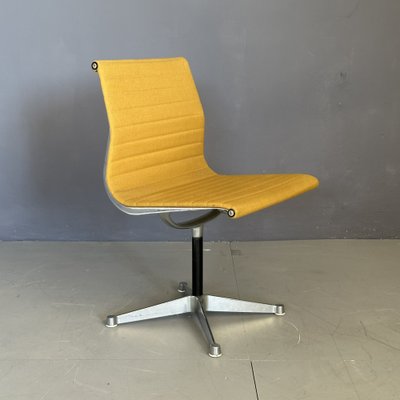 Ea105 Chair with Yellow Swivel Seat by Charles Eames for Herman Miller 1960s for sale at Pamono