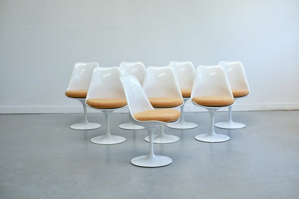 Pivoting Tulip Chairs by Eero Saarinen for Knoll International 1960s Set of 8 for sale at Pamono