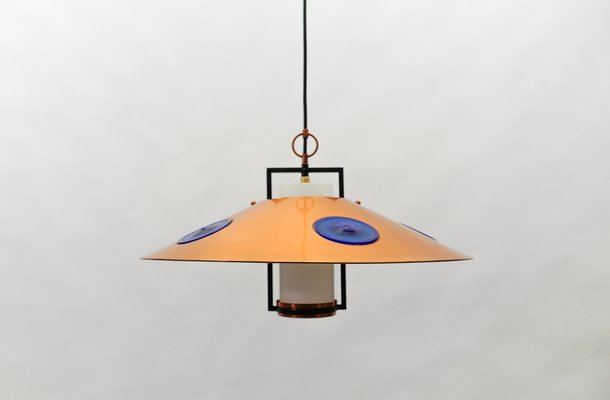 Moderne Mid-Century Lampe aus Opalglas mit Lampenschirm und Fassung aus Kupfer, 1950er bei Pamono kaufen