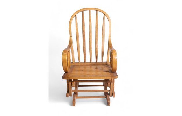 Vintage Rocking Chair in Wood with Smooth Motion and Design for - Main Image