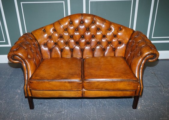 Vintage Zigarre Braun Handgefarbtes Leder Camel Back Chesterfield Zweisitzer Sofa