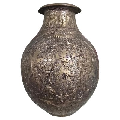 Antike Messingvase mit Figuren, 19. Jahrhundert bei Pamono kaufen