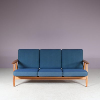 GETAMA  GE240（Hans J.Wegner） The GE 240 Oak Lounge Chair by Hans J. Wegner for Getama