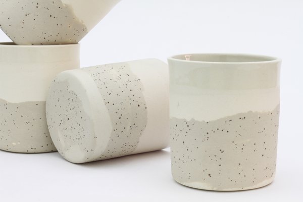 Keramik Becher aus Weißem und Gesprenkeltem Lehm von Maevo, 2017, 4er Set bei Pamono kaufen