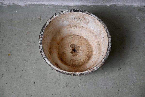 Brutalistischer Dreibein-Blumentopf aus Beton