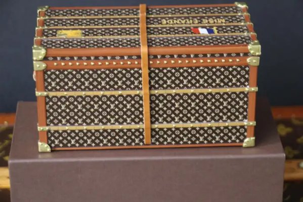 Trunk Miniature Paperweight from Louis Vuitton for sale at Pamono