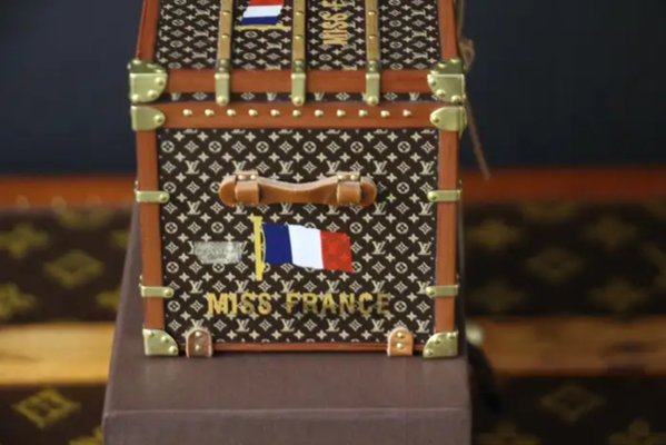 Trunk Miniature Paperweight from Louis Vuitton for sale at Pamono