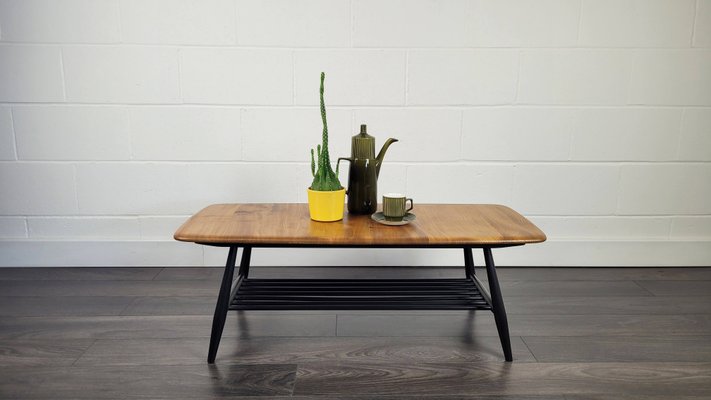 Vintage Couchtisch mit schwarzen Beinen von Lucian Ercolani für Ercol, 1970er bei Pamono kaufen