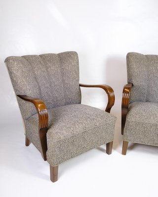 Set von Sesseln aus dunklem Holz mit floralem Bezug, 1960er bei Pamono kaufen