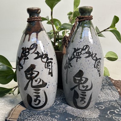 Japanese traditional sake bottle 徳利　椿秀窯 Japanese traditional sake bottle 徳利 椿秀窯 J