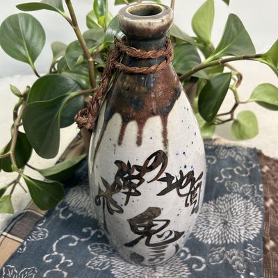 Japanese traditional sake bottle 徳利　椿秀窯 Japanese traditional sake bottle 徳利 椿秀窯（Tea utensils