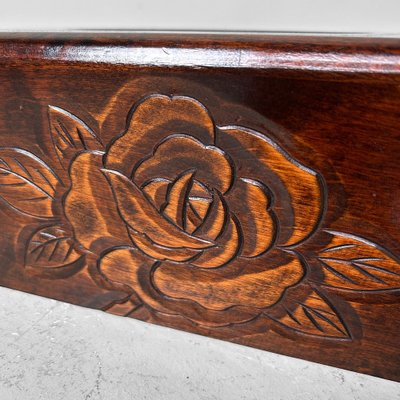 Porta fazzoletti vintage in legno con motivo floreale intagliato, Giappone, anni '70 in vendita su