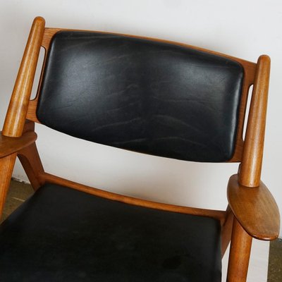 Scandinavian CH28 Chair in Teak and Black Leather by Hans Wegner