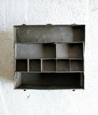 Boîte à Outils Vintage Sur Fond Blanc | Photo Premium
