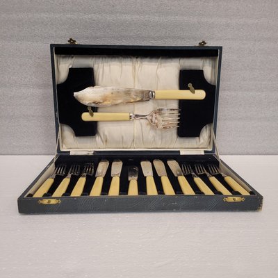 Set De Manucure Art Nouveau 1900 En Bakélite Rouge, Rare Et Complet