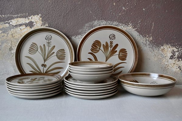 Böhmisches Steingut Geschirr Set im Country Chic Stil von Longchamp, 1970er, 19 bei Pamono kaufen